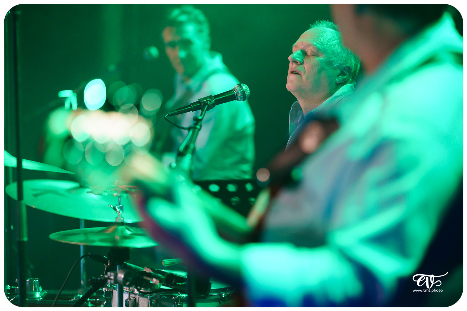 SERGE, ELEGANCE ACOUSTIQUE